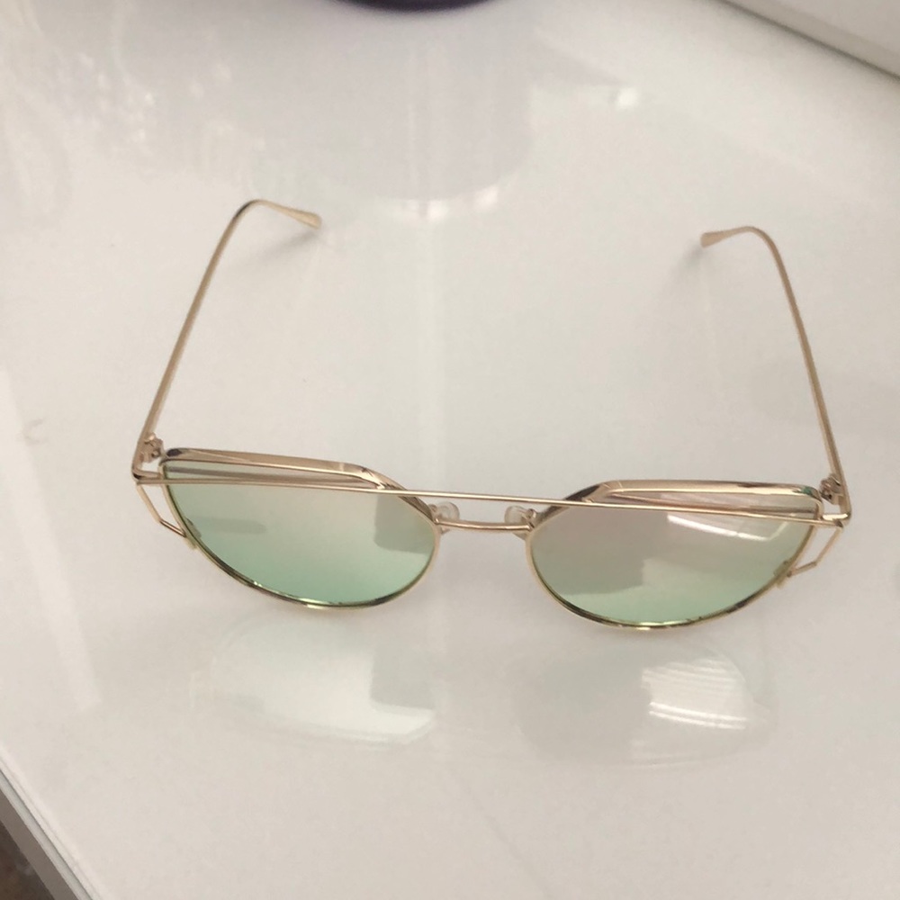 Gold iridescent sunnies - Picture 4 of 4